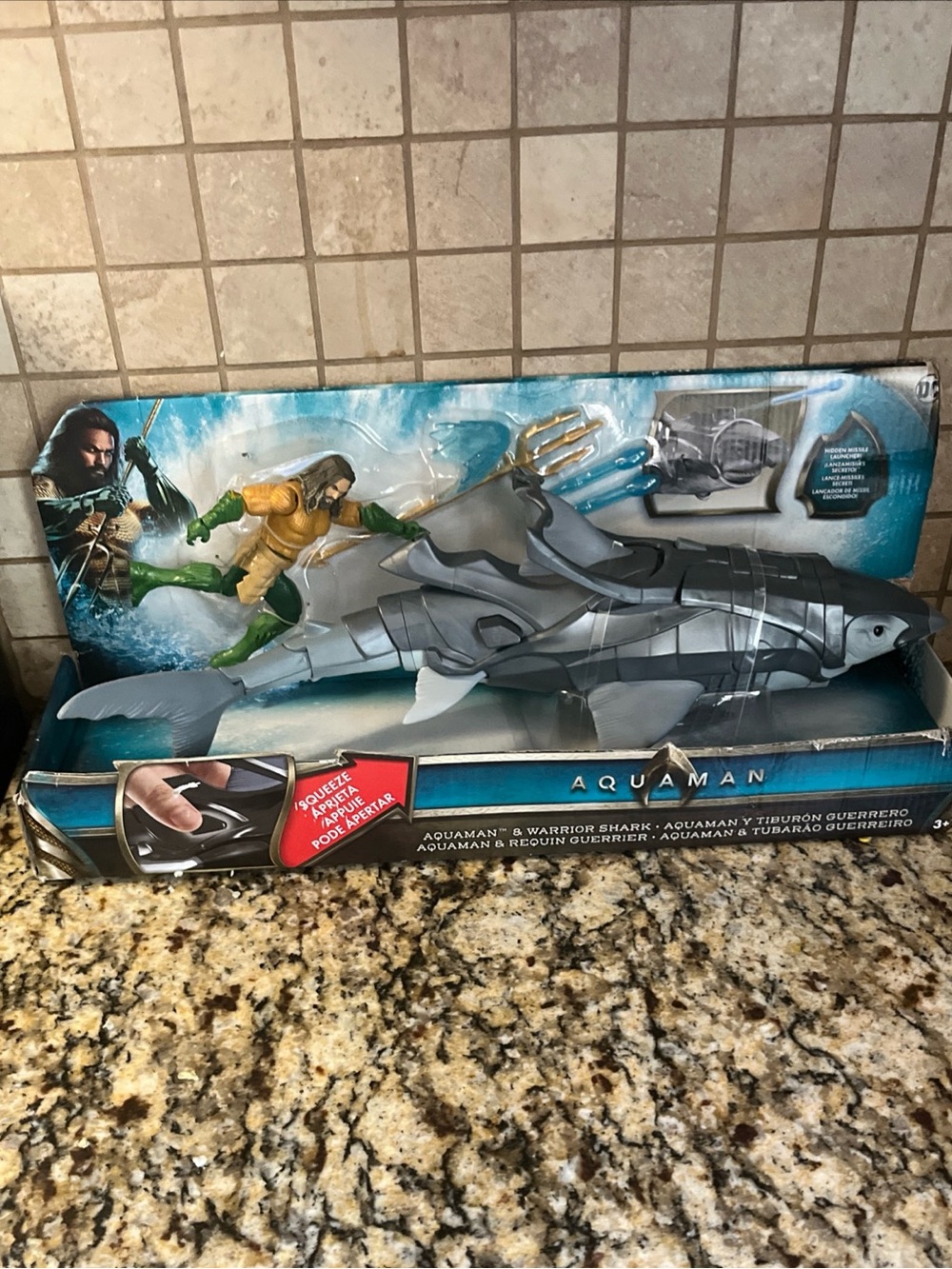 DC Aquaman Movie Jason Momoa Aquaman & Warrior Shark Hidden Missile Launcher
BOX